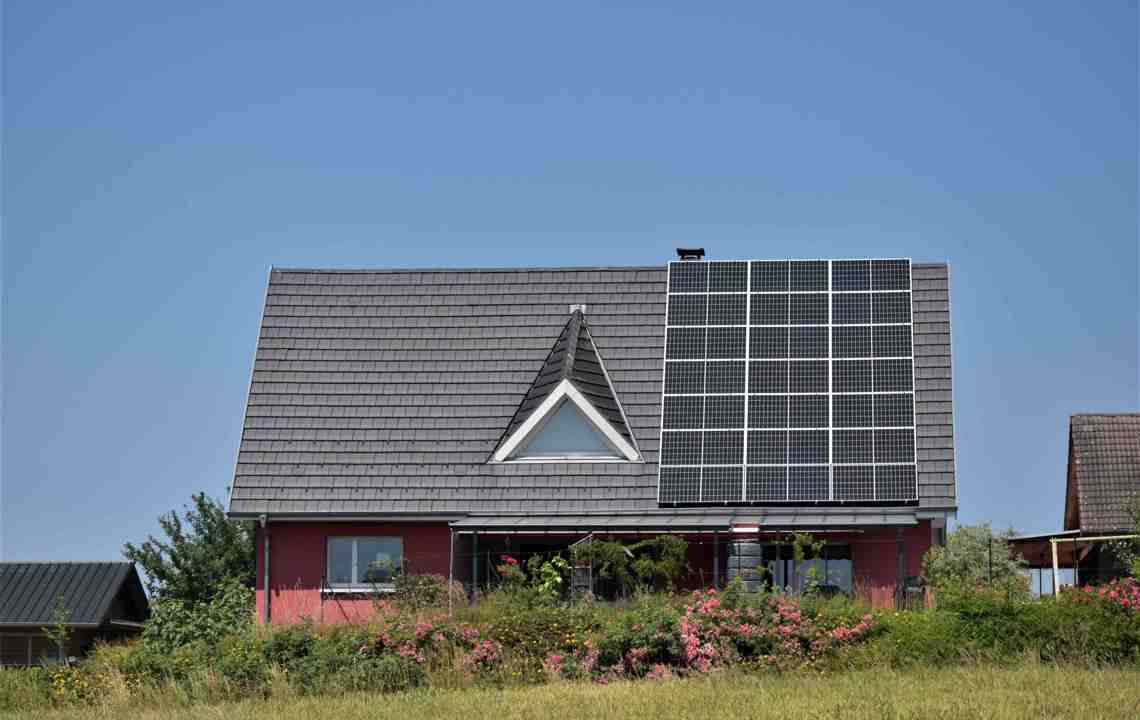Solceller på tag af hus Solceller på tag af hus